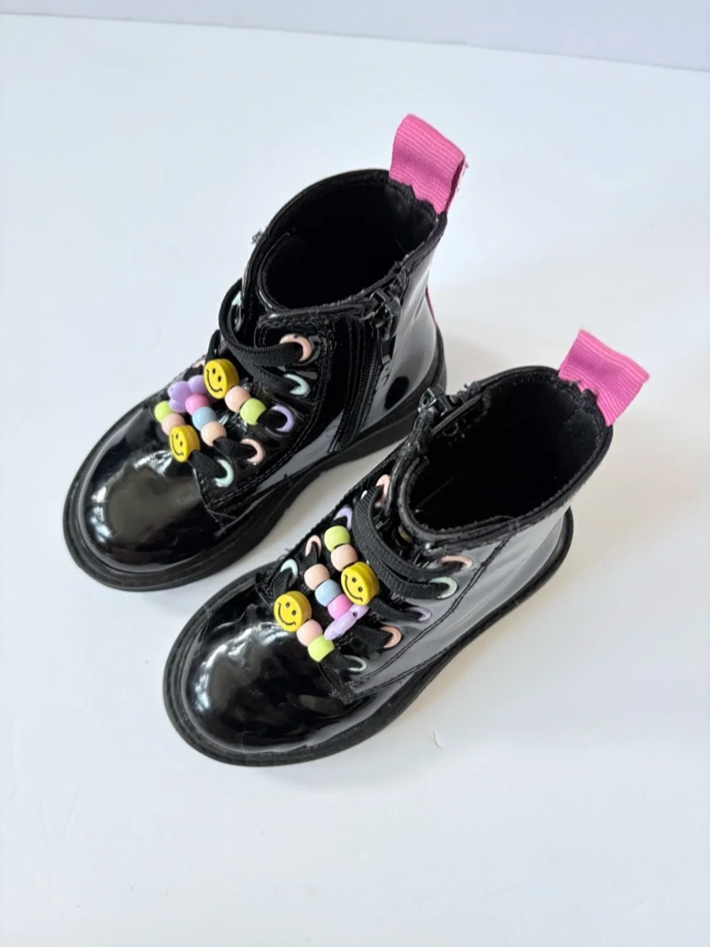 Tucker+Tate Piper Charm Boot Black Faux Patent Leather 7 Smiley Face Flower Cute